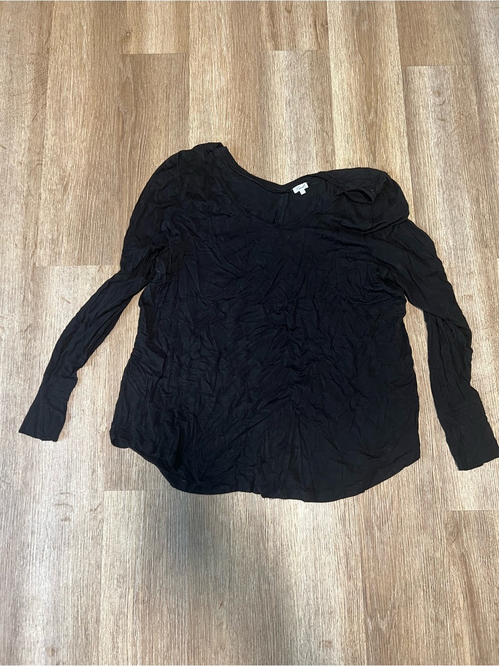 Women’s Black Long-Sleeve Scoop Neck Top